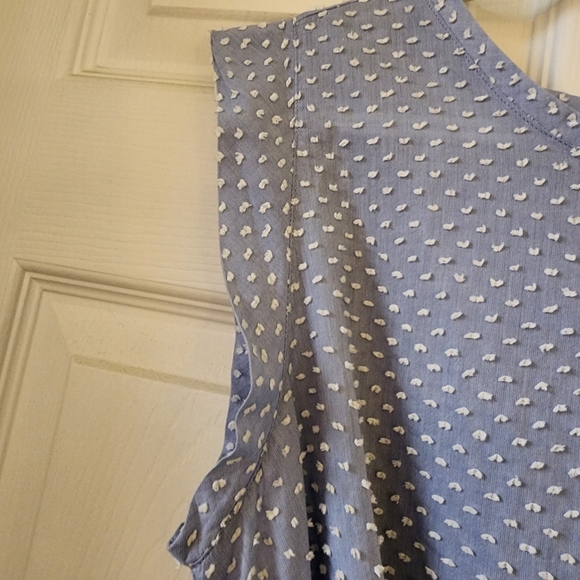 LOFT Sleeveless Textured Tie Waist Blouse Size Medium 100% Cotton Blue White Dot - Picture 7 of 10